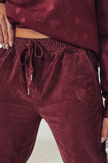 Ženske hlače VELVITO iz manšestra v bordo barvi Dstreet UY2287