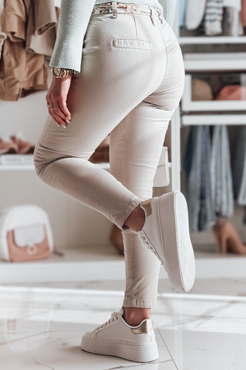 Ženske hlače iz tkanine chinos s pasom ROSSALI svetlo bež Dstreet UY2537