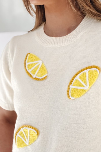 Ženski prevelik pulover z limonami Lemon ecru Dstreet MY2475