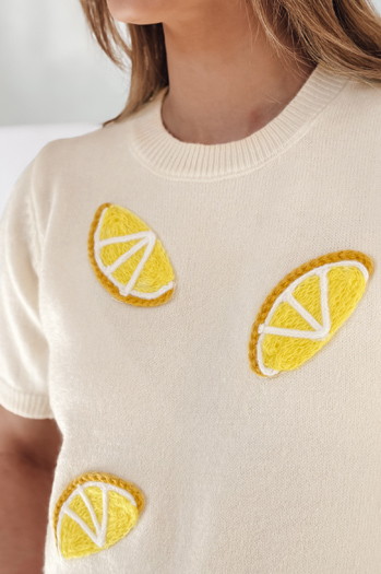 Ženski prevelik pulover z limonami Lemon beige Dstreet MY2476