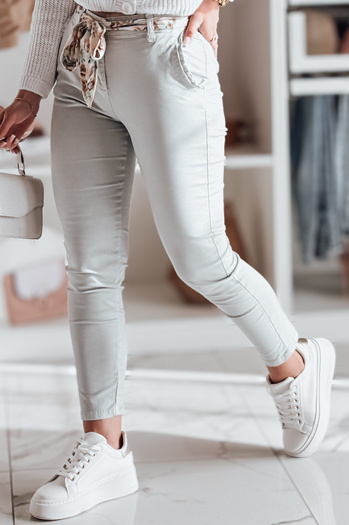 Ženske hlače iz blaga s pasom ROSSALI svetlo siva Dstreet UY2534