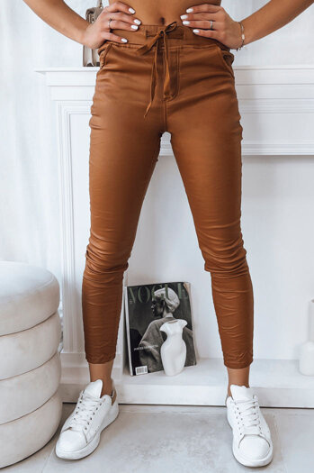 Ženske povoščene hlače LIZZY Barva kamela DSTREET UY1779