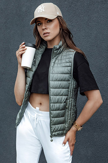 Ženski prešiti telovnik s stoječim ovratnikom STYLISHZ zelen Dstreet TY4448