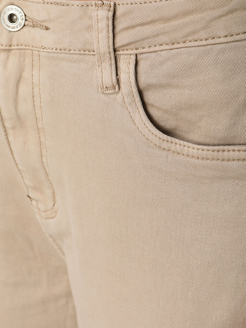 Ženske kavbojke mom fit z visokim pasom v bež barvi Dstreet UY2872