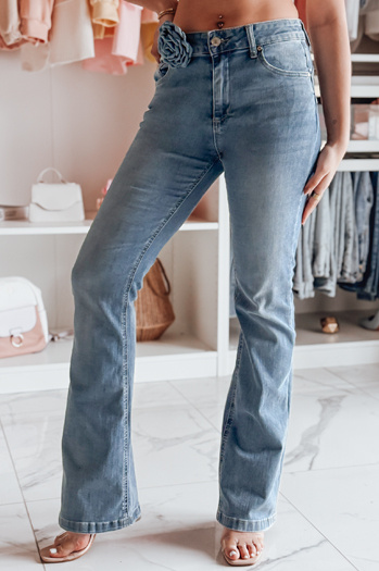 Ženske jeans hlače na zvonec s cvetjem FLOWERSSE modra Dstreet UY2677