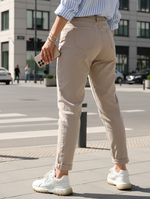 Ženske kavbojke mom fit z visokim pasom v bež barvi Dstreet UY2872